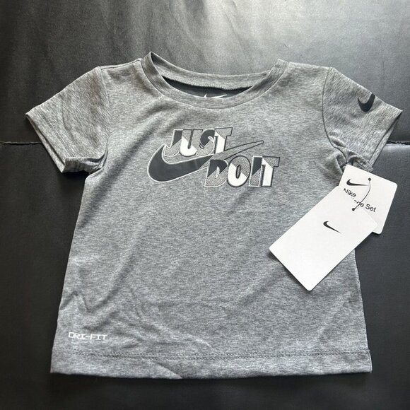 NWT Nike Athletic Set Baby Boys Size 18M - Picture 3 of 3